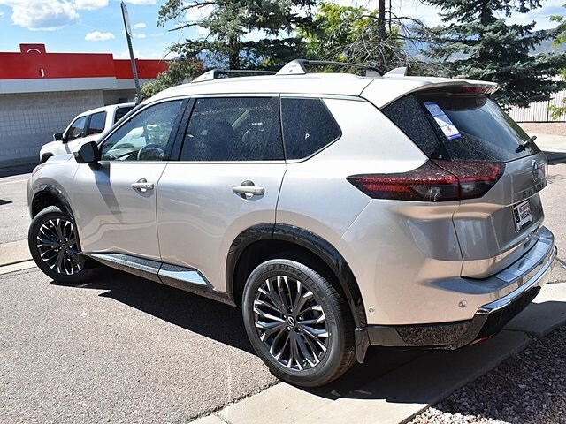 2026 Nissan Rogue Platinum photo 2