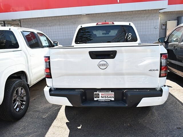 2025 Nissan Frontier SV photo 4