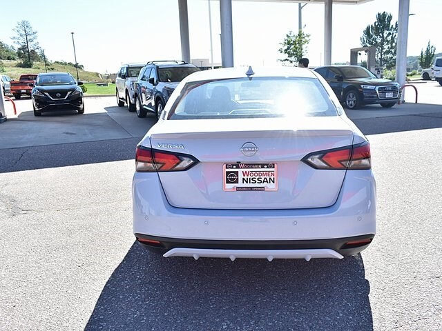 2025 Nissan Versa 1.6 SV photo 3