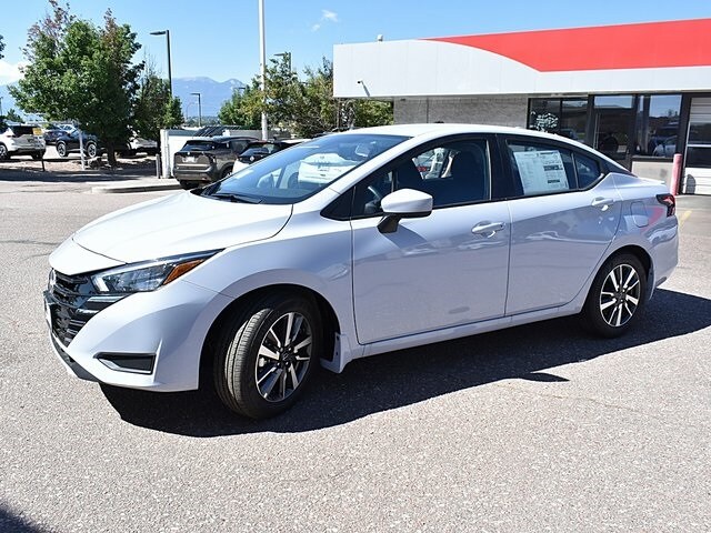 2025 Nissan Versa 1.6 SV photo 3