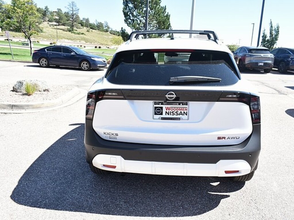 New 2026 Nissan Kicks SR SUV