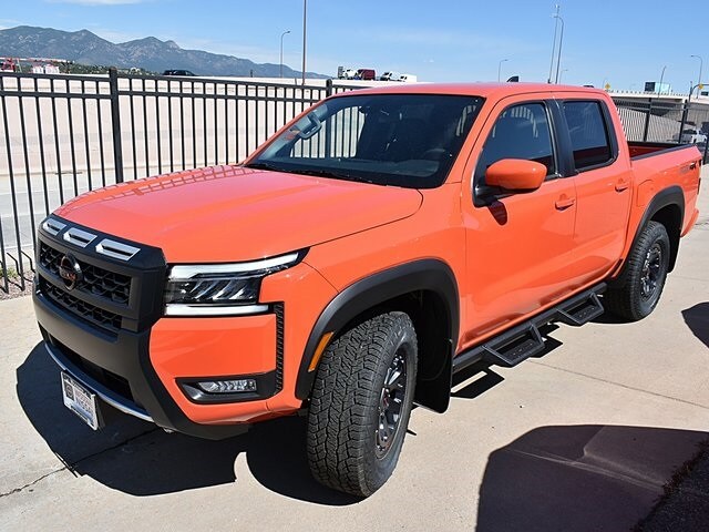 2025 Nissan Frontier PRO-4X photo 2