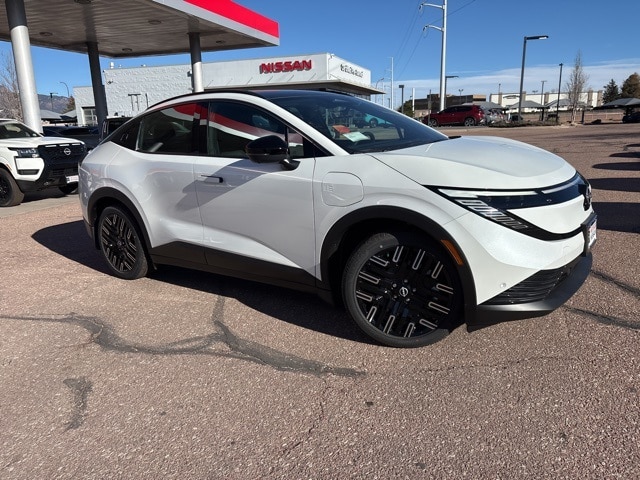 2026 Nissan Leaf Platinum+'s photo