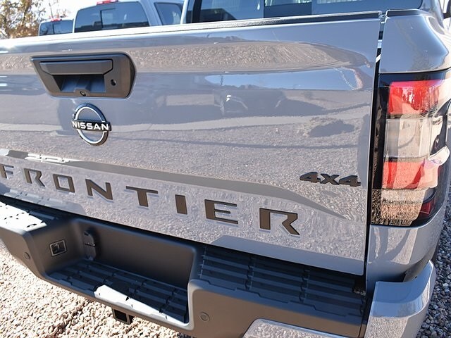 2026 Nissan Frontier SV photo 4