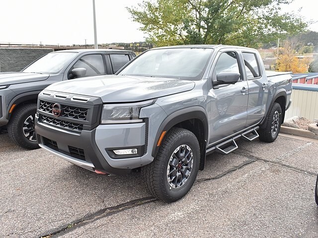 2026 Nissan Frontier PRO-4X photo 2