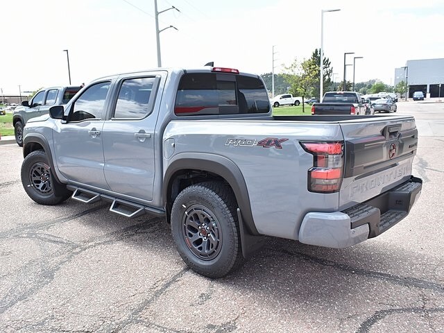 2025 Nissan Frontier PRO-4X photo 3