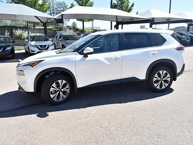 2022 Nissan Rogue SV photo 3