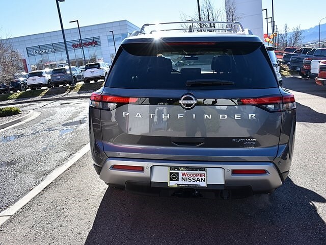 2025 Nissan Pathfinder Platinum photo 4