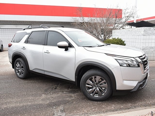 2025 Nissan Pathfinder SV's photo