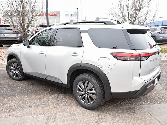 2025 Nissan Pathfinder SV photo 3