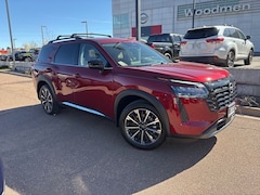 2026 Nissan Pathfinder Platinum SUV