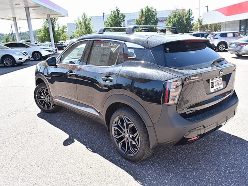 New 2026 Nissan Kicks SR SUV