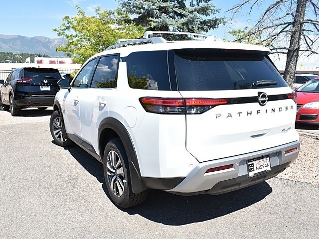 2025 Nissan Pathfinder SL photo 3