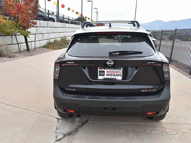 2026 Nissan Kicks SR photo 3
