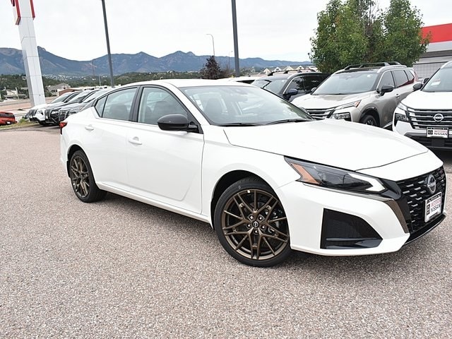 2025 Nissan Altima SR's photo