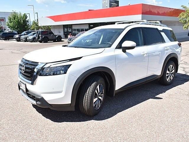 2025 Nissan Pathfinder SL photo 2