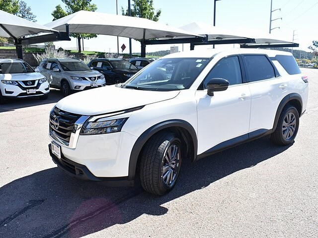 2023 Nissan Pathfinder S photo 2