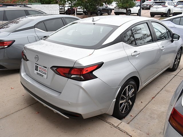 2025 Nissan Versa 1.6 SV photo 3