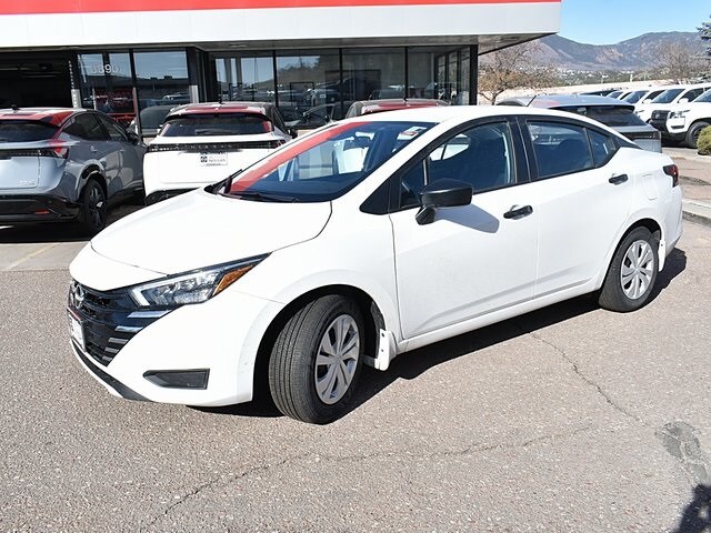 2025 Nissan Versa 1.6 S photo 2