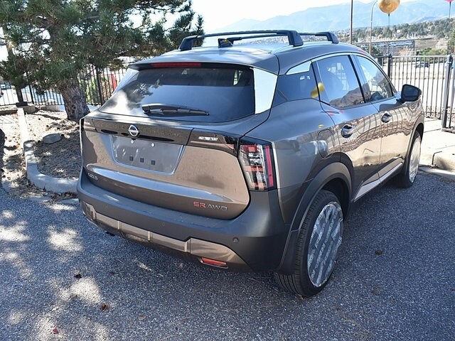 2026 Nissan Kicks SR photo 3