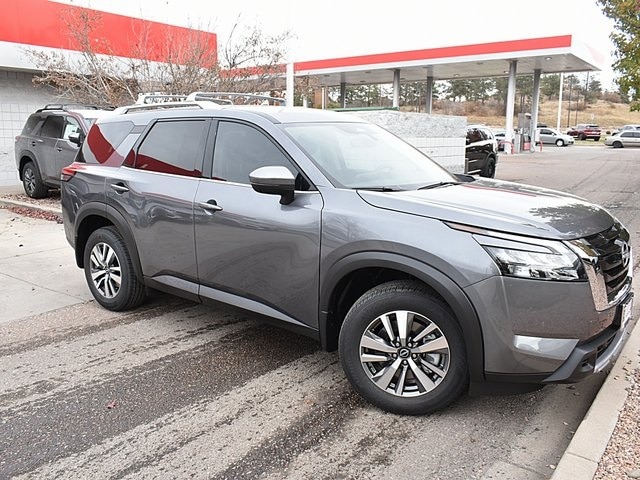 2025 Nissan Pathfinder SL's photo