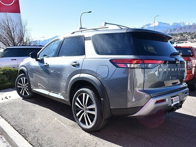 2025 Nissan Pathfinder Platinum photo 4