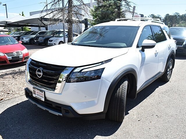 2025 Nissan Pathfinder SL photo 2