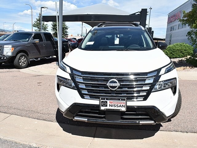 2026 Nissan Rogue Platinum photo 2