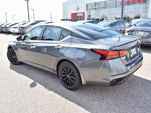 2025 Nissan Altima SV photo 2