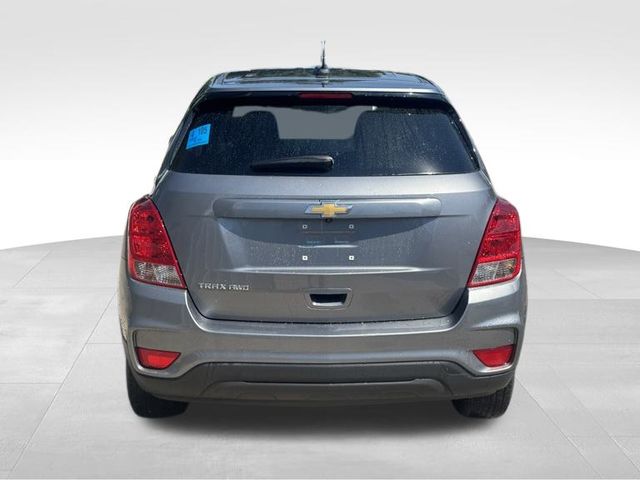 2020 Chevrolet Trax LS photo 2