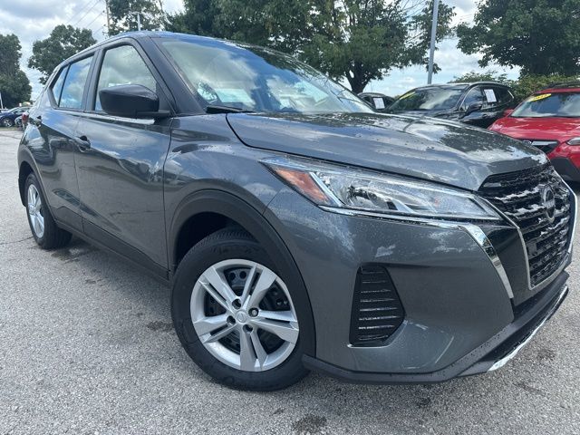 2025 Nissan KICKS PLAY Base's photo