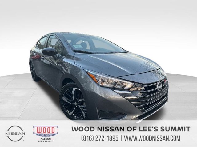 2025 Nissan Versa Sedan SR's photo