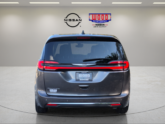 Used 2023 Chrysler Pacifica Touring L Minivan/Van