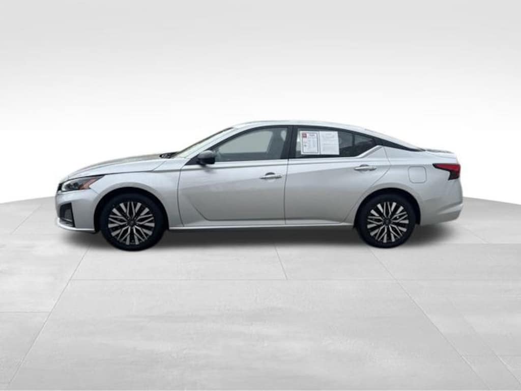 Used 2024 Nissan Altima 2.5 SV Sedan