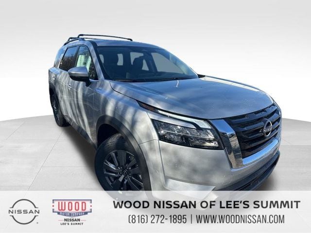 2025 Nissan Pathfinder SV's photo