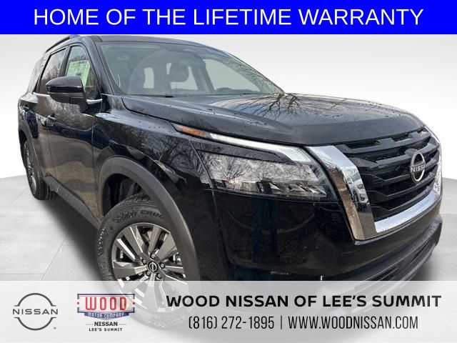 2025 Nissan Pathfinder SV's photo
