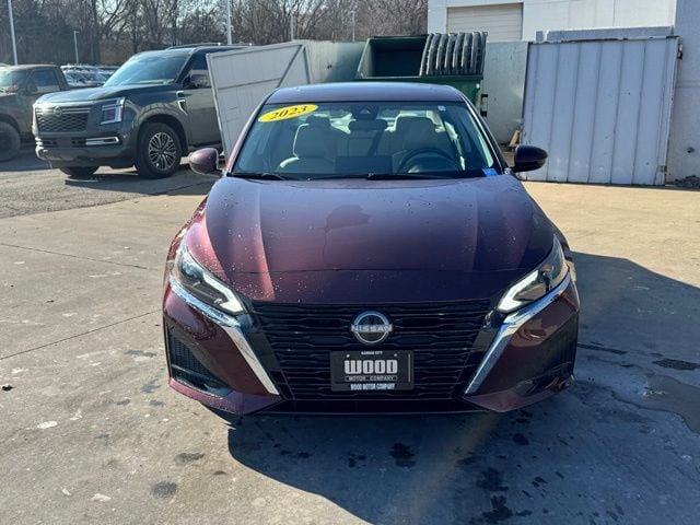 Used 2023 Nissan Altima SV with VIN 1N4BL4DV7PN313773 for sale in Kansas City