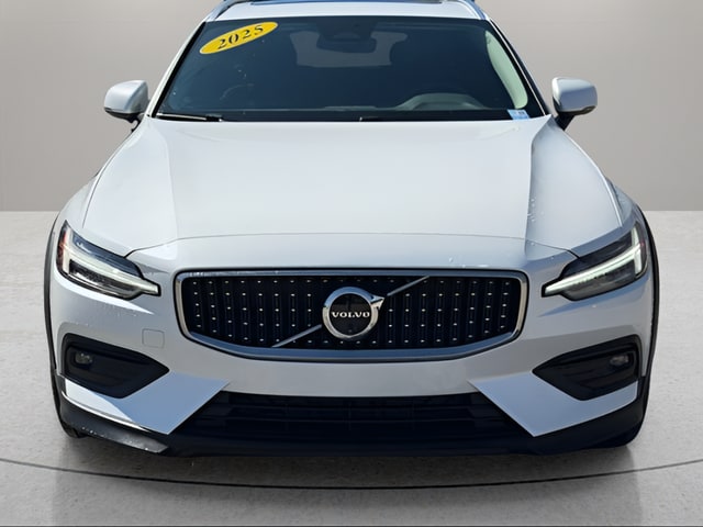 Used 2025 Volvo V60 Cross Country Plus with VIN YV4L12WK0S2147504 for sale in Kansas City