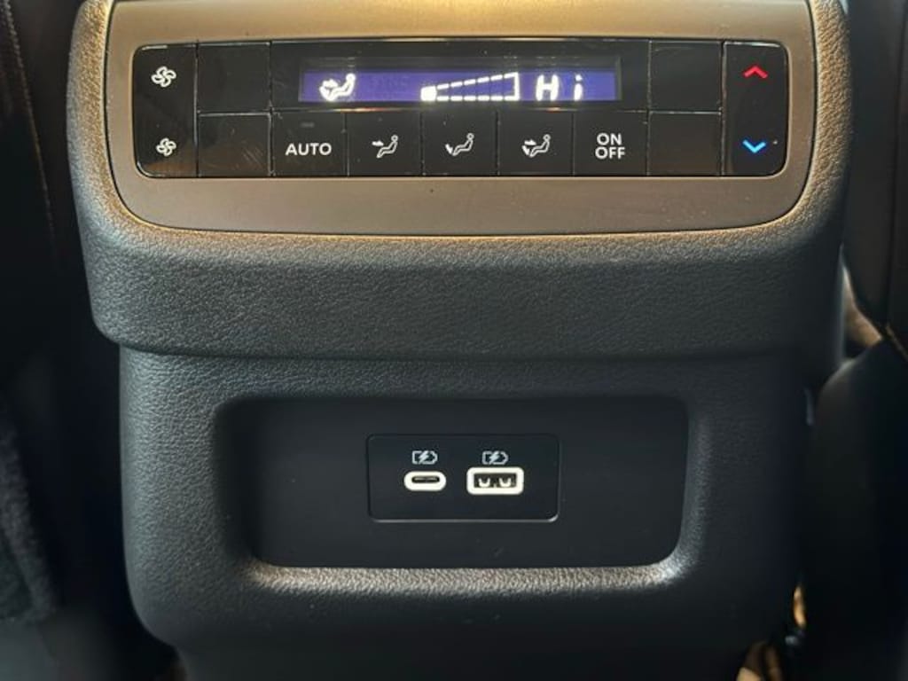 Used 2023 Nissan Pathfinder SL SUV