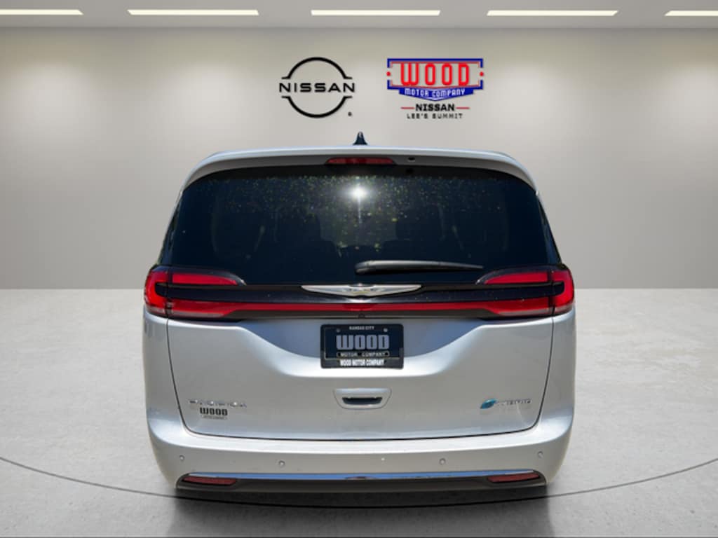 Used 2024 Chrysler Pacifica Hybrid Select Minivan/Van