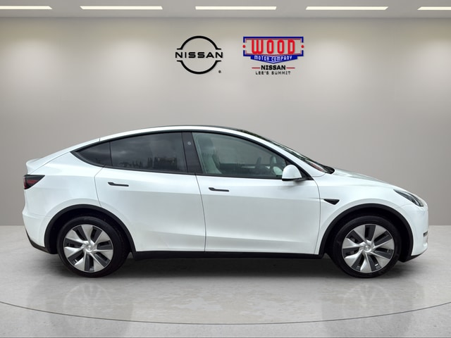 Used 2024 Tesla Model Y Long Range with VIN 7SAYGDED5RF006184 for sale in Kansas City