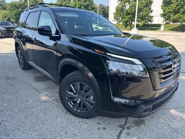 2025 Nissan Pathfinder SV's photo