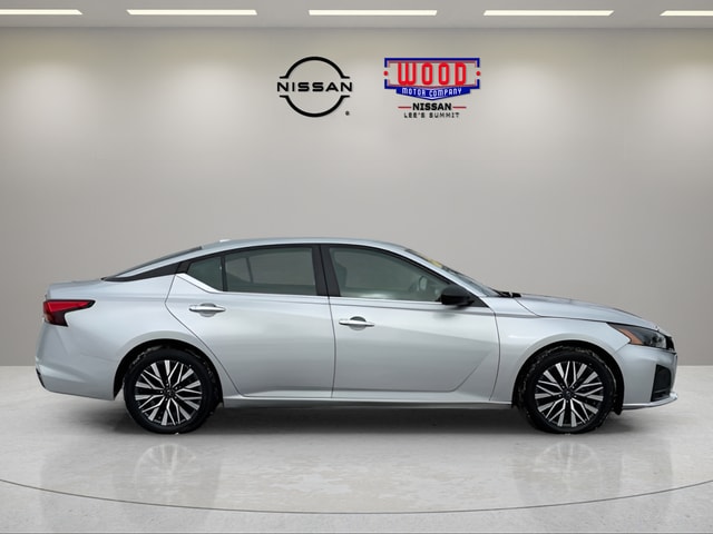 Used 2024 Nissan Altima SV with VIN 1N4BL4DVXRN325421 for sale in Kansas City