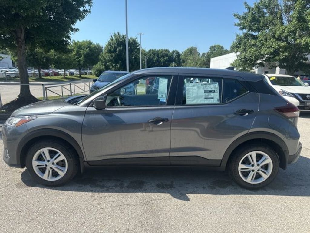 New 2025 Nissan Kicks Play S SUV