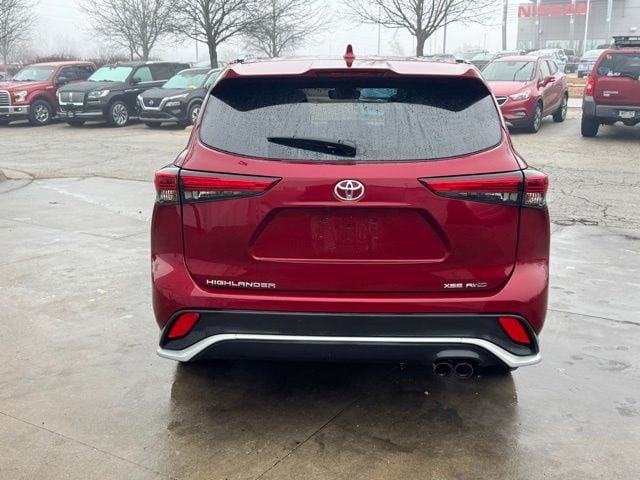 Used 2021 Toyota Highlander XSE with VIN 5TDLZRBH9MS100868 for sale in Kansas City