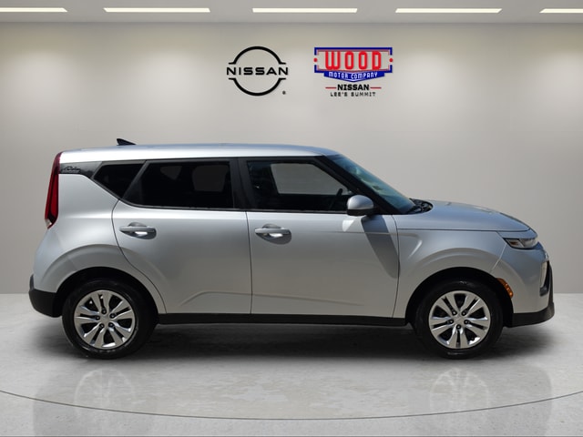 Used 2021 Kia Soul LX with VIN KNDJ23AU9M7757929 for sale in Kansas City