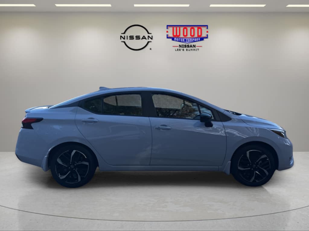 New 2025 Nissan Versa 1.6 SR Sedan