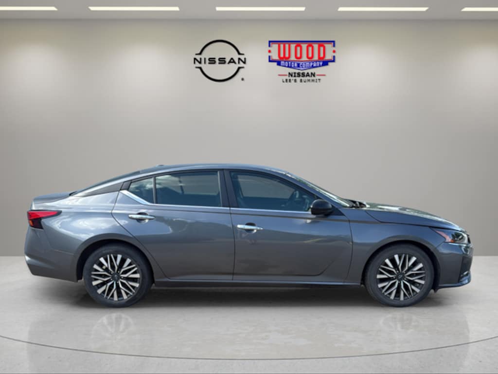 Used 2024 Nissan Altima 2.5 SV Sedan