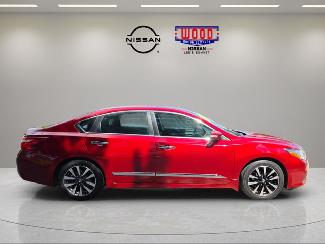 Used 2017 Nissan Altima SV with VIN 1N4AL3AP6HC250836 for sale in Kansas City