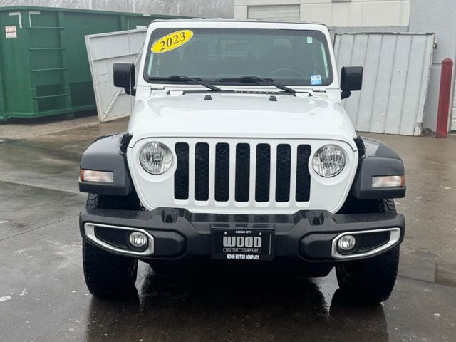 Used 2023 Jeep Gladiator Sport S with VIN 1C6HJTAG8PL529158 for sale in Kansas City